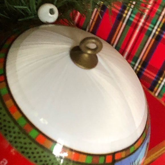 90's "Unbreakable" Christmas Ornament - 1990 Christmas Ball - 90's Collectible - Picture 4 of 6